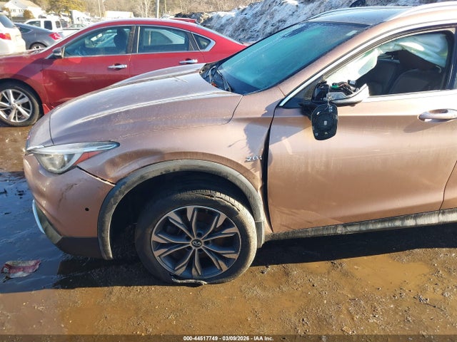 SJKCH5CR1JA053117 Infiniti Qx30 Premium