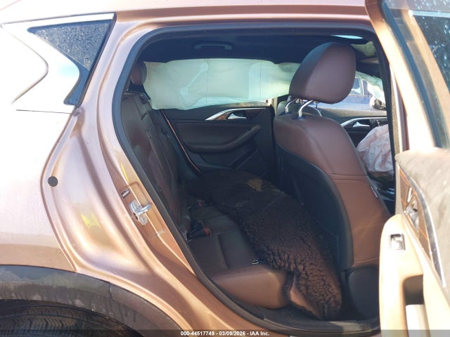SJKCH5CR1JA053117 Infiniti Qx30 Premium