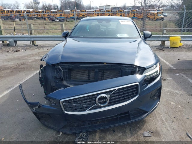 44517980 :رقم المزاد ، 7JR102FM9KG006370 vin ، 2019 Volvo S60 T5 R-design مزاد بيع
