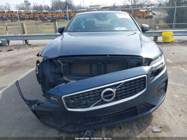 44517980 :رقم المزاد ، 7JR102FM9KG006370 vin ، 2019 Volvo S60 T5 R-design مزاد بيع