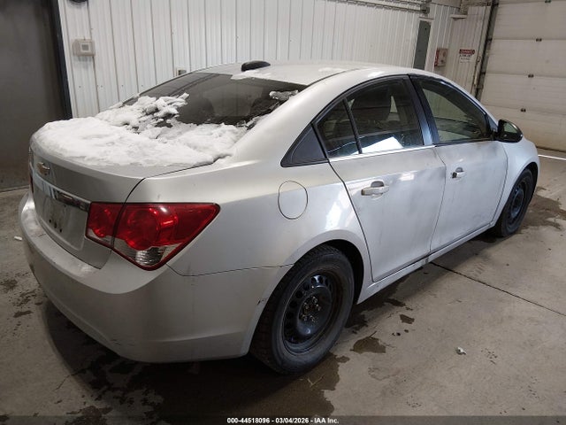 1G1PA5SH3F7135235 Chevrolet Cruze Ls Auto