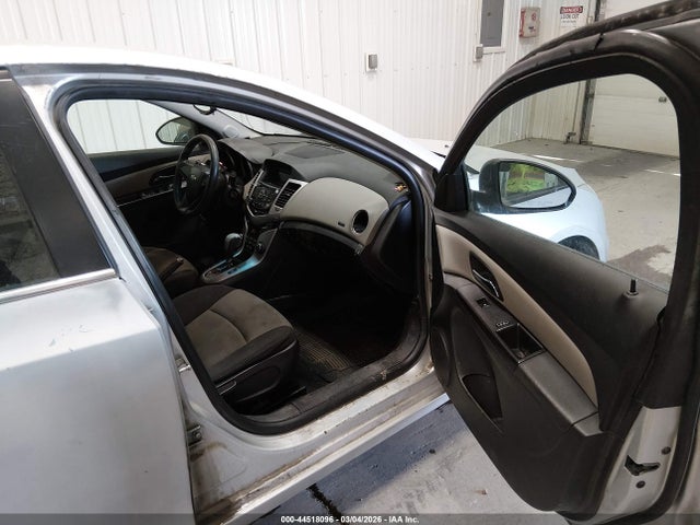 1G1PA5SH3F7135235 Chevrolet Cruze Ls Auto