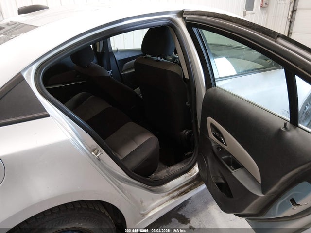 1G1PA5SH3F7135235 Chevrolet Cruze Ls Auto
