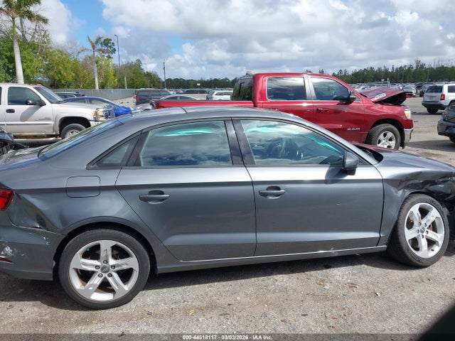 44518117 :رقم المزاد ، WAUAUGFF7H1040964 vin ، 2017 Audi A3 2.0t Premium مزاد بيع