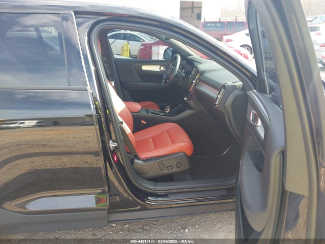 2019 VOLVO XC40 YV4162XZ5K2010983 Photo 4