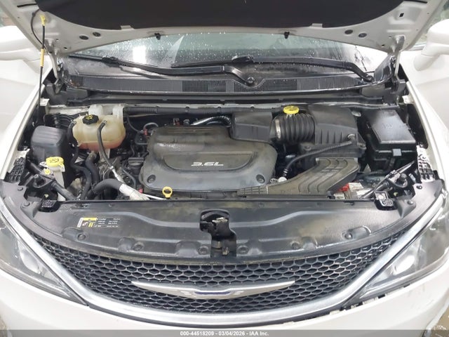 Продаж на аукціоні авто 2017 Chrysler Pacifica Touring-l, vin: 2C4RC1BG9HR583393, номер лоту: 44518209