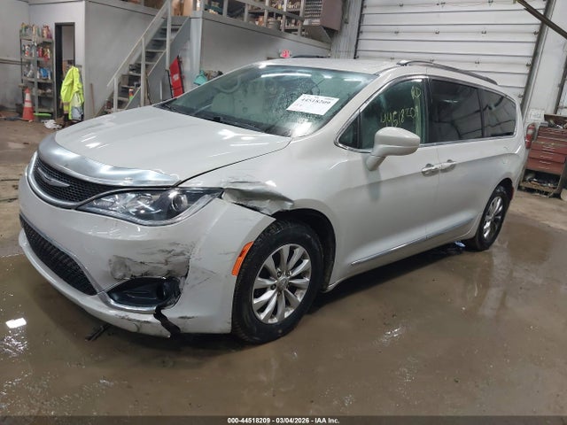 Продаж на аукціоні авто 2017 Chrysler Pacifica Touring-l, vin: 2C4RC1BG9HR583393, номер лоту: 44518209