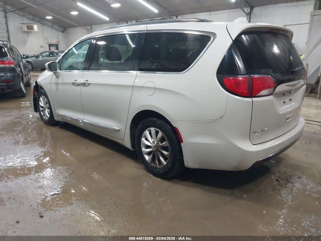 Продаж на аукціоні авто 2017 Chrysler Pacifica Touring-l, vin: 2C4RC1BG9HR583393, номер лоту: 44518209