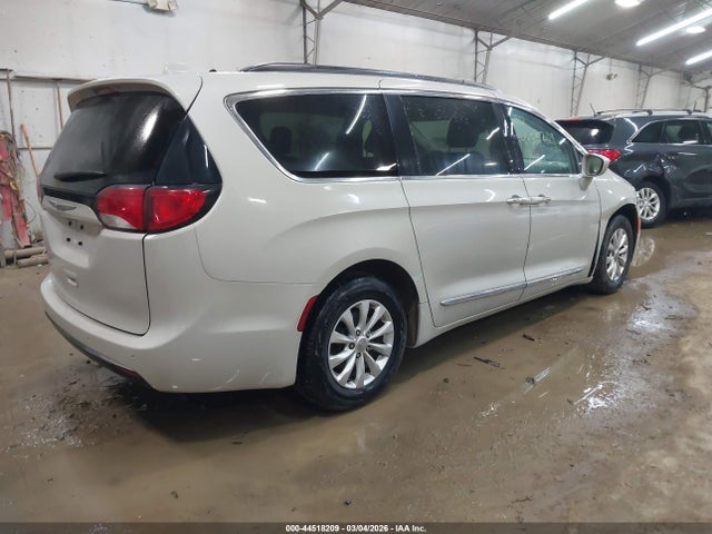 Продаж на аукціоні авто 2017 Chrysler Pacifica Touring-l, vin: 2C4RC1BG9HR583393, номер лоту: 44518209