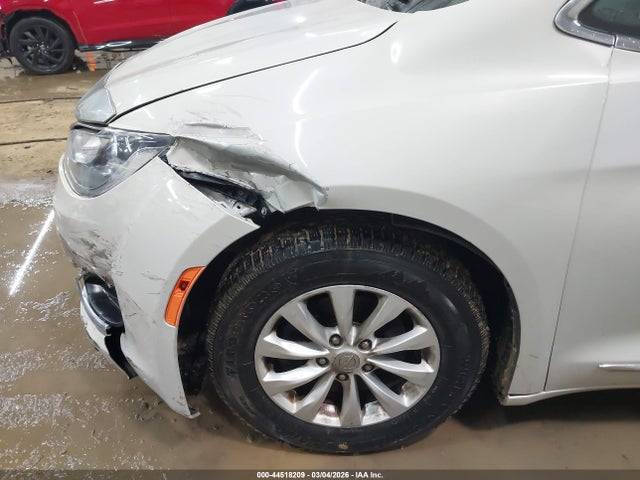 Продаж на аукціоні авто 2017 Chrysler Pacifica Touring-l, vin: 2C4RC1BG9HR583393, номер лоту: 44518209