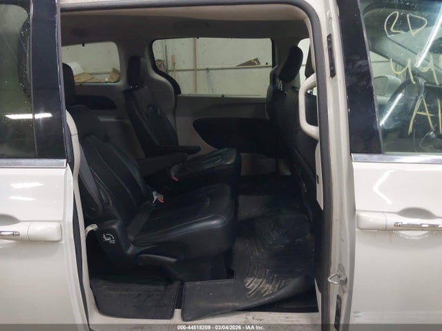 Продаж на аукціоні авто 2017 Chrysler Pacifica Touring-l, vin: 2C4RC1BG9HR583393, номер лоту: 44518209
