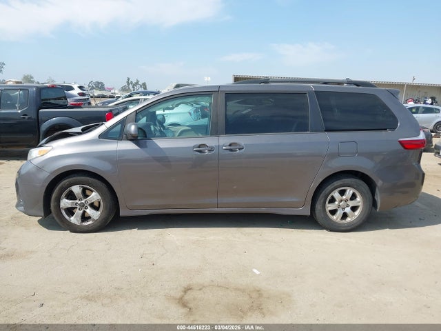 Toyota Sienna Le 8 Passenger 2018 5TDKZ3DC1JS950175 Image 14