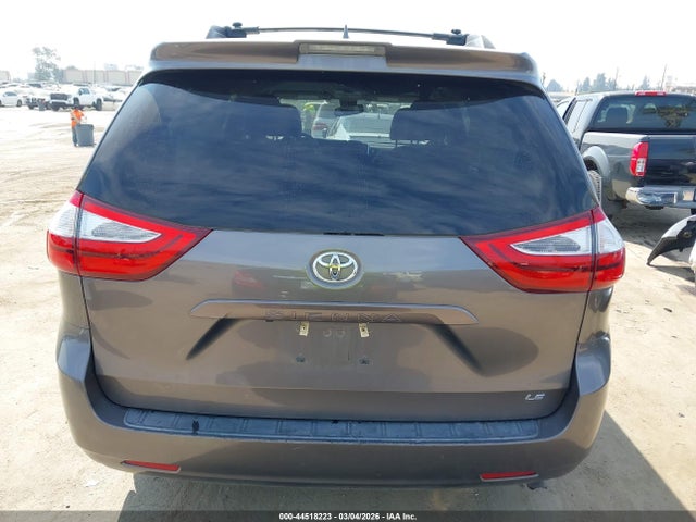 Toyota Sienna Le 8 Passenger 2018 5TDKZ3DC1JS950175 Image 16