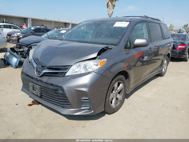 Toyota Sienna Le 8 Passenger 2018 5TDKZ3DC1JS950175 Image 2