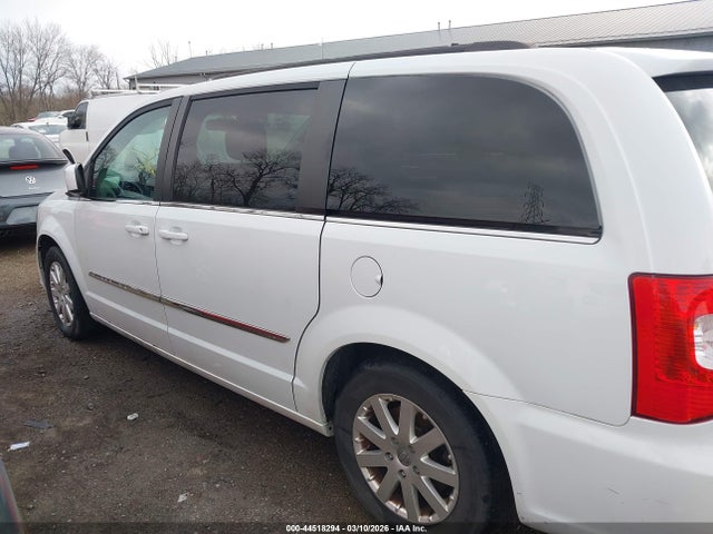 44518294 :رقم المزاد ، 2C4RC1BG9FR610606 vin ، 2015 Chrysler Town & Country Touring مزاد بيع