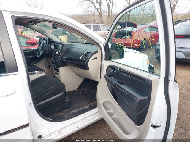 44518294 :رقم المزاد ، 2C4RC1BG9FR610606 vin ، 2015 Chrysler Town & Country Touring مزاد بيع