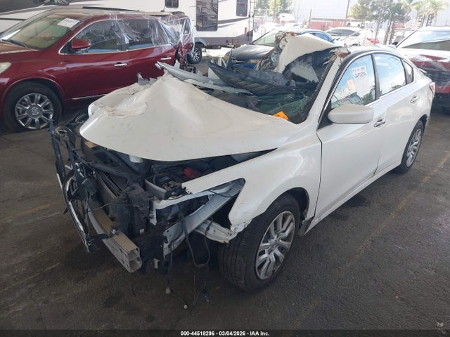 Nissan Altima 2.5 S 2015 1N4AL3AP1FN326402 Image 2