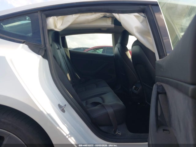 44518322 :رقم المزاد ، 5YJ3E1EA0NF376566 vin ، 2022 Tesla Model 3 Rear-wheel Drive مزاد بيع