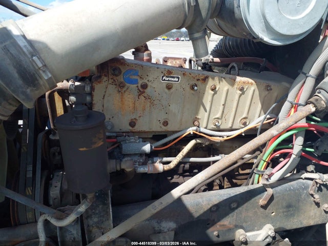 44518399 :رقم المزاد ، 1FUP2CYBXJH331700 vin ، 1988 Freightliner Conventional Fld120 مزاد بيع