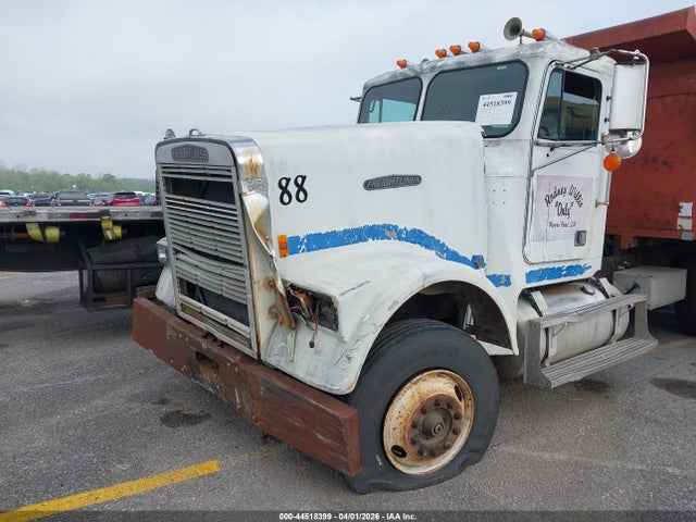 44518399 :رقم المزاد ، 1FUP2CYBXJH331700 vin ، 1988 Freightliner Conventional Fld120 مزاد بيع