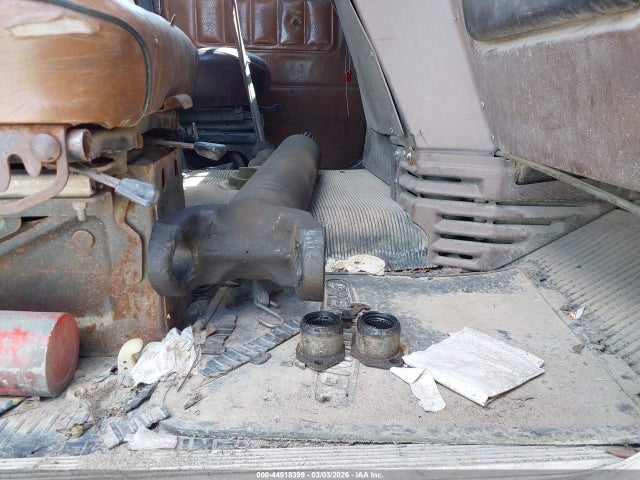 44518399 :رقم المزاد ، 1FUP2CYBXJH331700 vin ، 1988 Freightliner Conventional Fld120 مزاد بيع