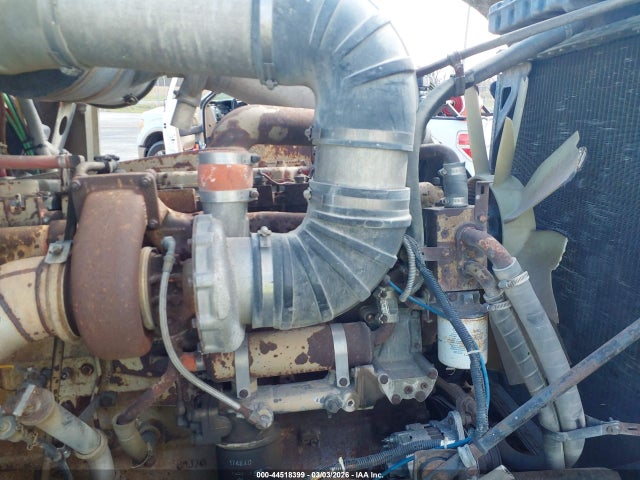 44518399 :رقم المزاد ، 1FUP2CYBXJH331700 vin ، 1988 Freightliner Conventional Fld120 مزاد بيع