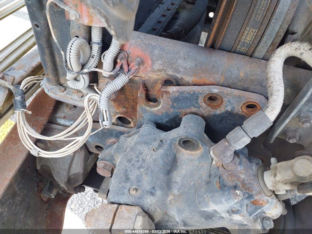 44518399 :رقم المزاد ، 1FUP2CYBXJH331700 vin ، 1988 Freightliner Conventional Fld120 مزاد بيع