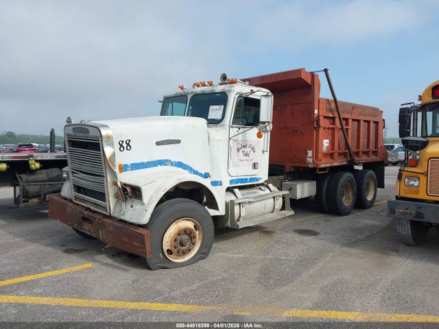 44518399 :رقم المزاد ، 1FUP2CYBXJH331700 vin ، 1988 Freightliner Conventional Fld120 مزاد بيع