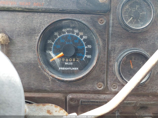 44518399 :رقم المزاد ، 1FUP2CYBXJH331700 vin ، 1988 Freightliner Conventional Fld120 مزاد بيع