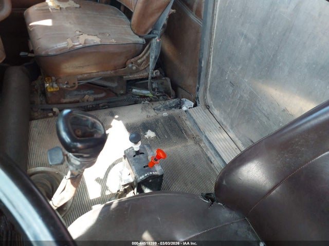 44518399 :رقم المزاد ، 1FUP2CYBXJH331700 vin ، 1988 Freightliner Conventional Fld120 مزاد بيع