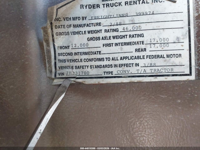 44518399 :رقم المزاد ، 1FUP2CYBXJH331700 vin ، 1988 Freightliner Conventional Fld120 مزاد بيع