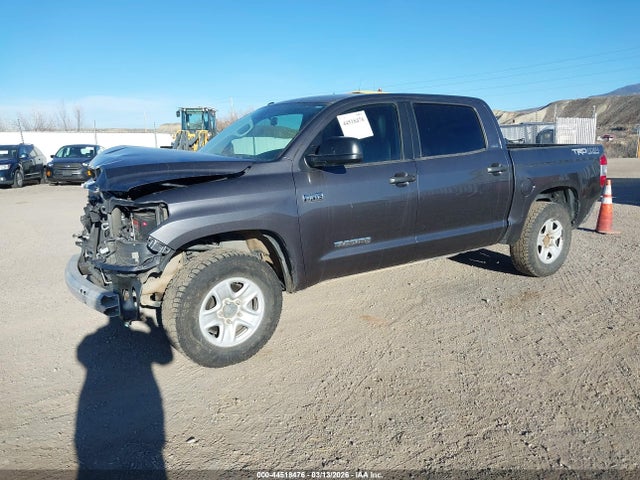 44518476 :رقم المزاد ، 5TFDY5F15JX713458 vin ، 2018 Toyota Tundra Sr5 5.7l V8 مزاد بيع