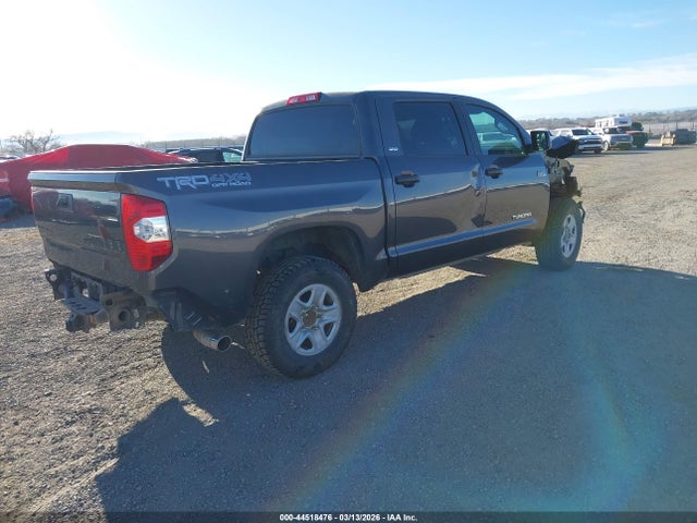 44518476 :رقم المزاد ، 5TFDY5F15JX713458 vin ، 2018 Toyota Tundra Sr5 5.7l V8 مزاد بيع