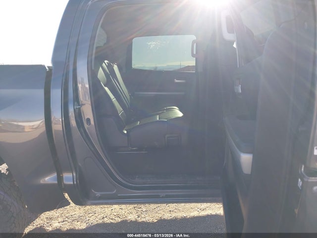 44518476 :رقم المزاد ، 5TFDY5F15JX713458 vin ، 2018 Toyota Tundra Sr5 5.7l V8 مزاد بيع