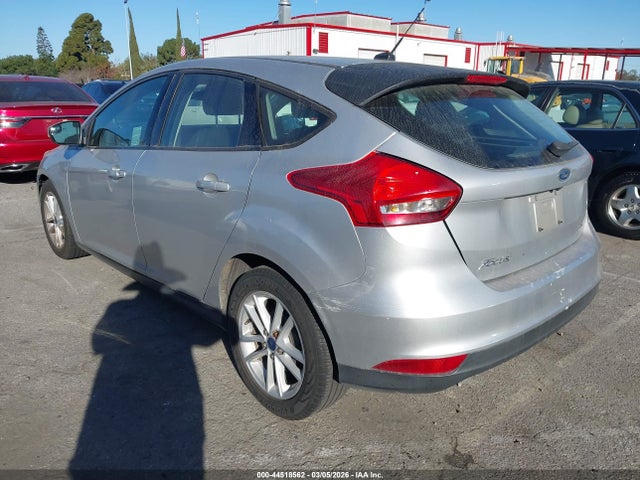 Ford FOCUS SE 2017 1FADP3K29HL232822 Image 3