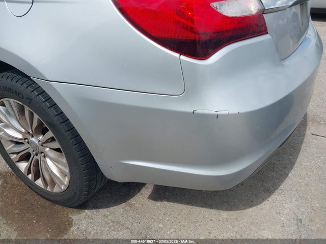 44518627 :رقم المزاد ، 1C3CCBAB2CN138618 vin ، 2012 Chrysler 200 Lx مزاد بيع