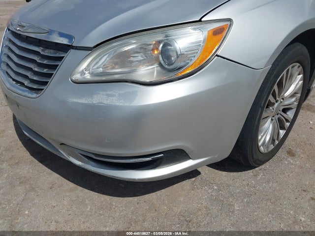 44518627 :رقم المزاد ، 1C3CCBAB2CN138618 vin ، 2012 Chrysler 200 Lx مزاد بيع