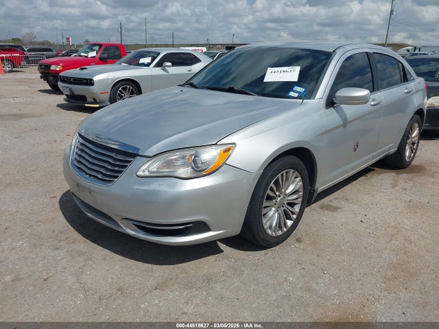 44518627 :رقم المزاد ، 1C3CCBAB2CN138618 vin ، 2012 Chrysler 200 Lx مزاد بيع