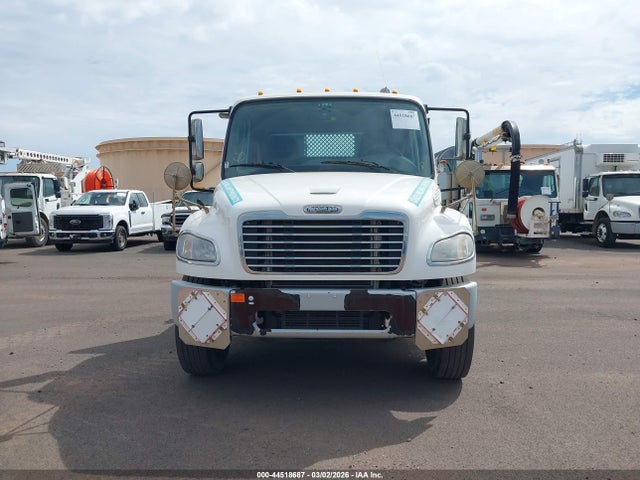 1FVACXDT9FHGS7600 Freightliner M2 106 Medium Duty