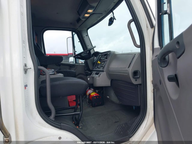 1FVACXDT9FHGS7600 Freightliner M2 106 Medium Duty