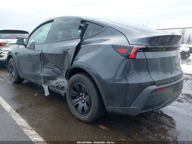 2026 TESLA MODEL Y 7SAYGDEE6TA637300 Photo 2