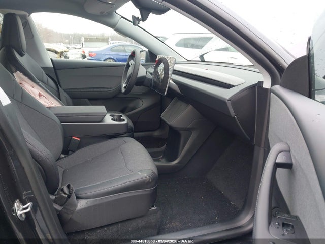 2026 TESLA MODEL Y 7SAYGDEE6TA637300 Photo 4
