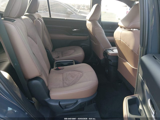 2025 Toyota Grand Highlander Hybrid Platinum Max მანქანა იყიდება აუქციონზე, vin: 5TDADAB53SS025384, აუქციონის ნომერი: 44518867