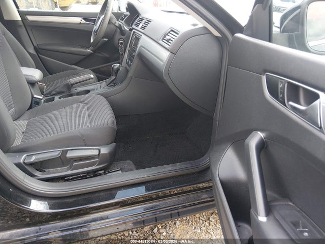 Продаж на аукціоні авто 2016 Volkswagen Passat 1.8t S, vin: 1VWAT7A31GC008207, номер лоту: 44519084