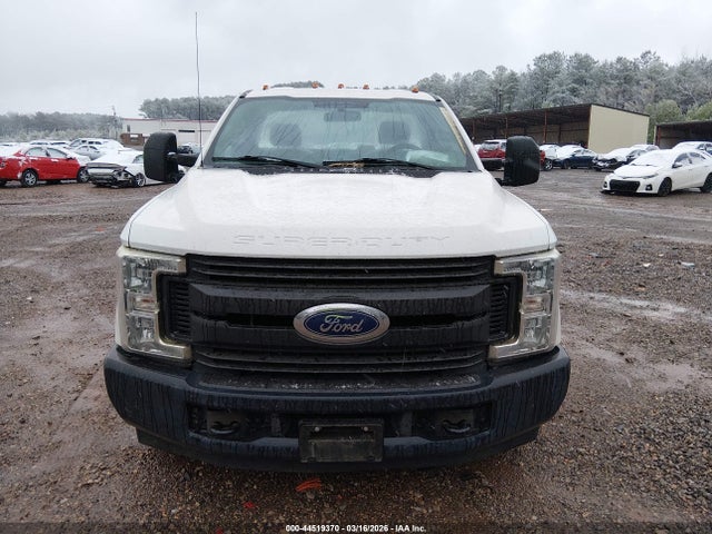 Ford F-350 Chassis Xl 2017 1FDRF3G66HED72745 Image 13