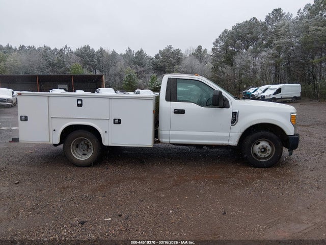 Ford F-350 Chassis Xl 2017 1FDRF3G66HED72745 Image 14