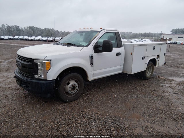 Ford F-350 Chassis Xl 2017 1FDRF3G66HED72745 Image 2