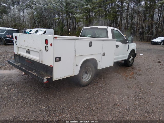 Ford F-350 Chassis Xl 2017 1FDRF3G66HED72745 Image 4