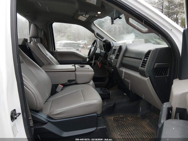 Ford F-350 Chassis Xl 2017 1FDRF3G66HED72745 Image 5