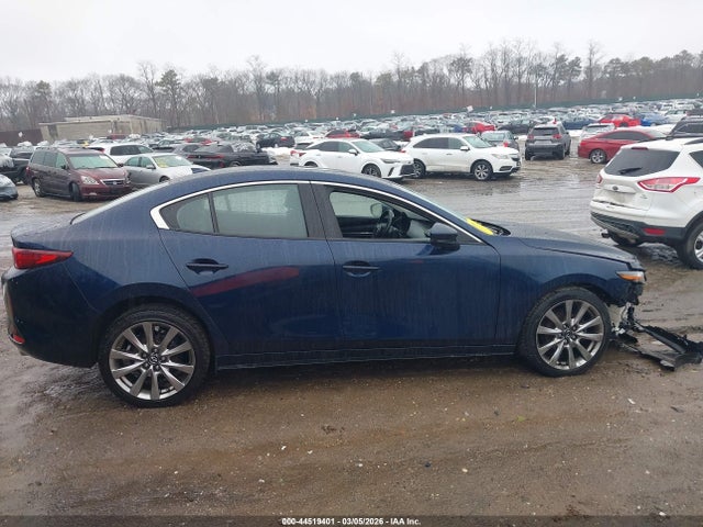 44519401 :رقم المزاد ، 3MZBPADL4NM312001 vin ، 2022 Mazda Mazda3 Premium مزاد بيع